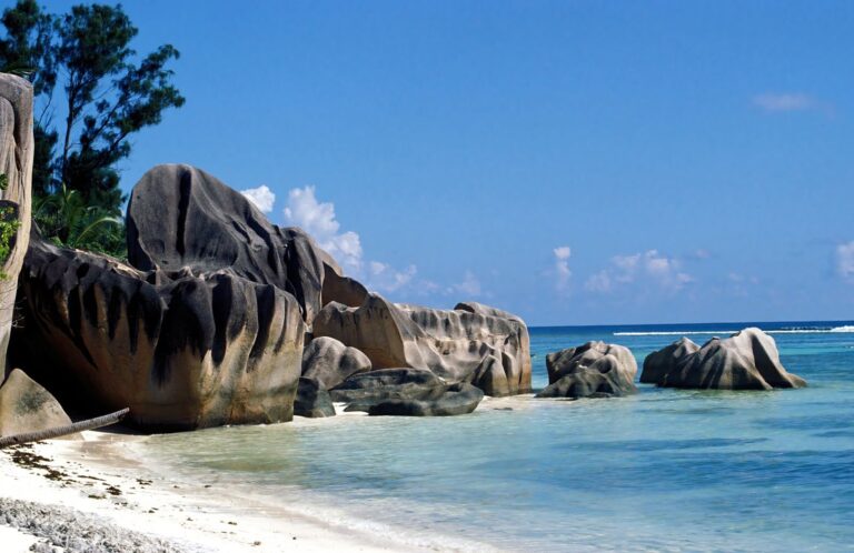 Granitowe głazy na plaży Anse Source d'Argent na Seszelach
